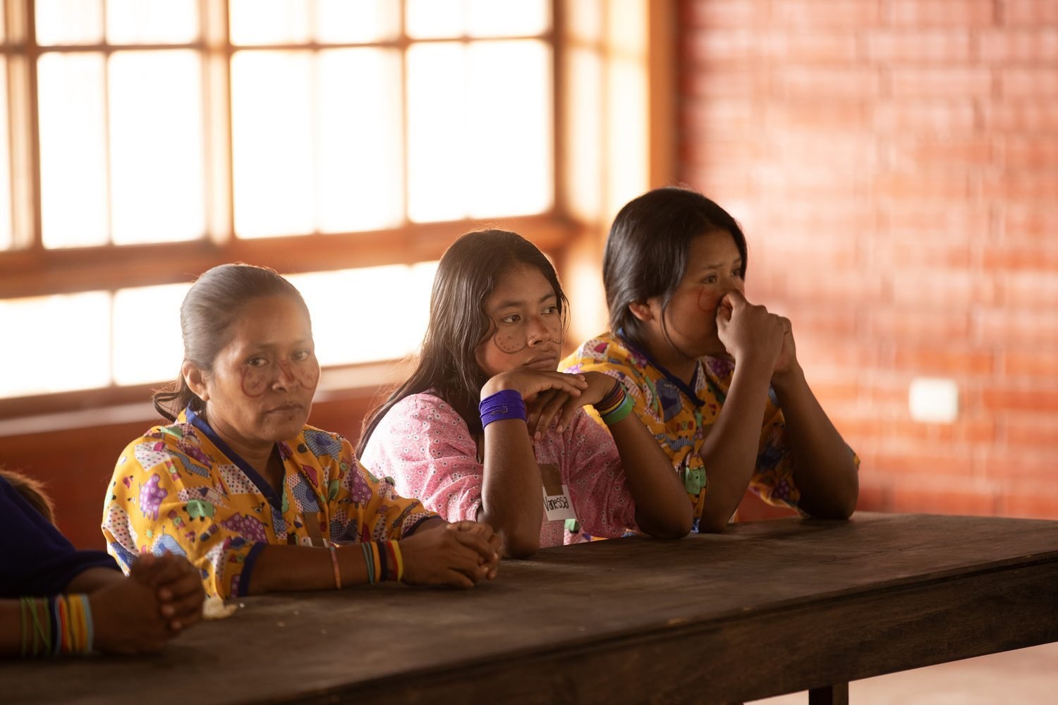 Artesanas Achuar reunidas en el taller
