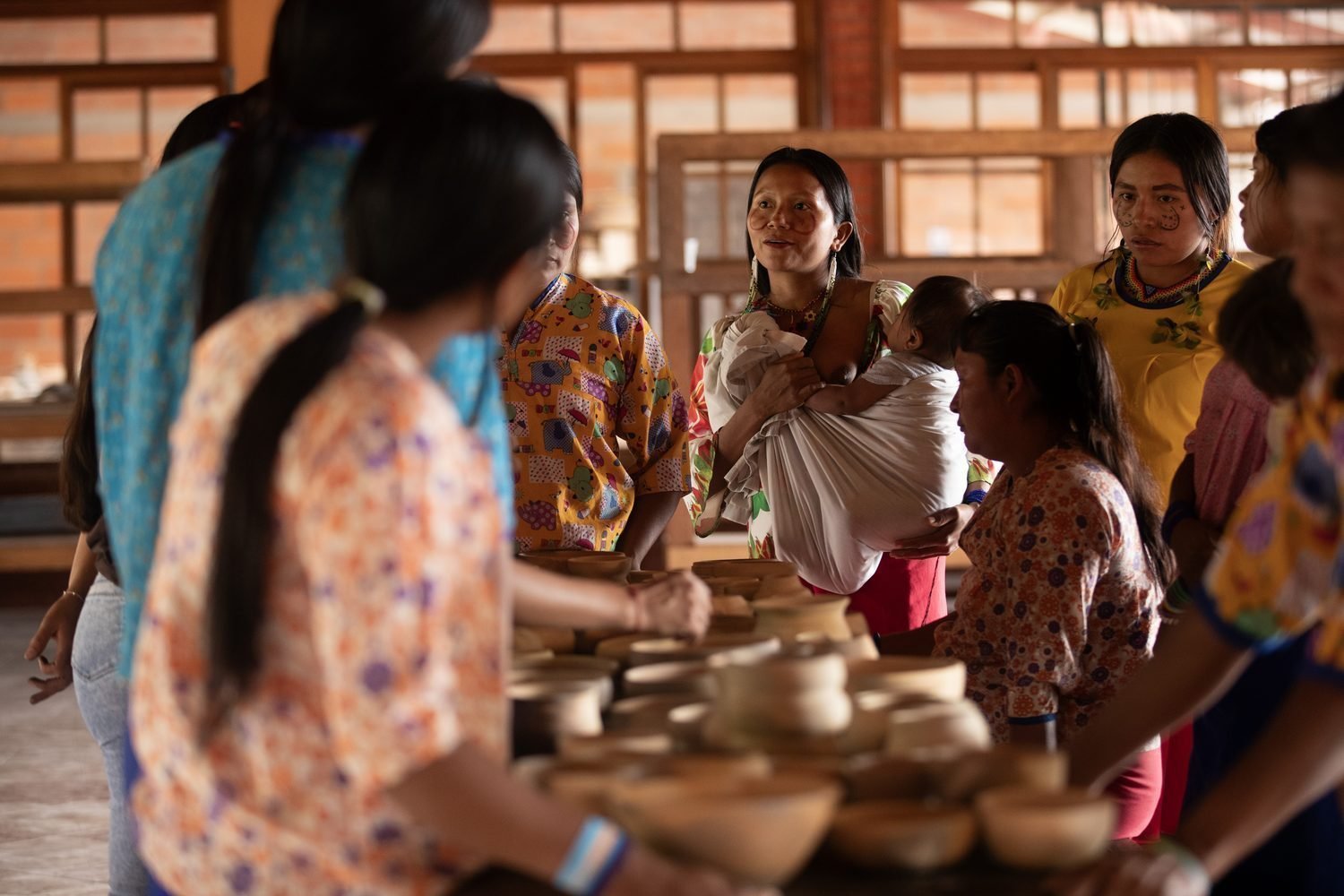 Mujeres Achuar conversando durante el proceso