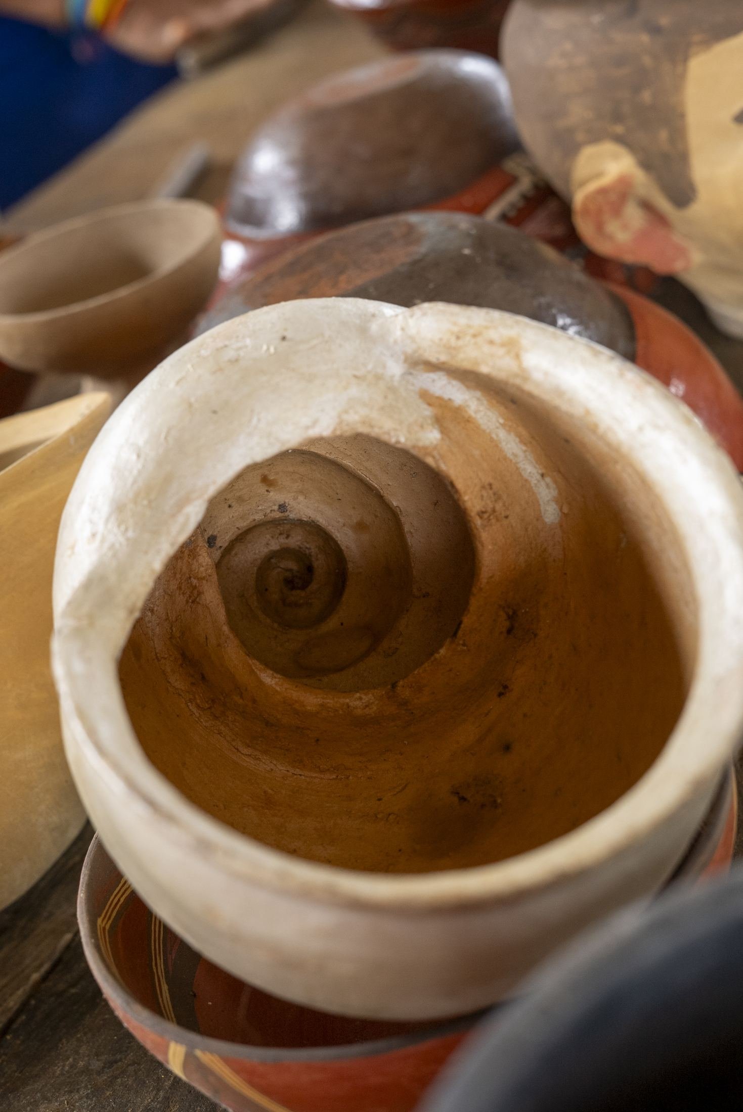Detalle de espiral en arcilla